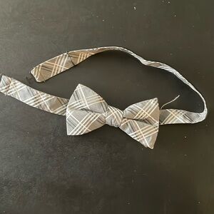 Express stripe men’s bow tie